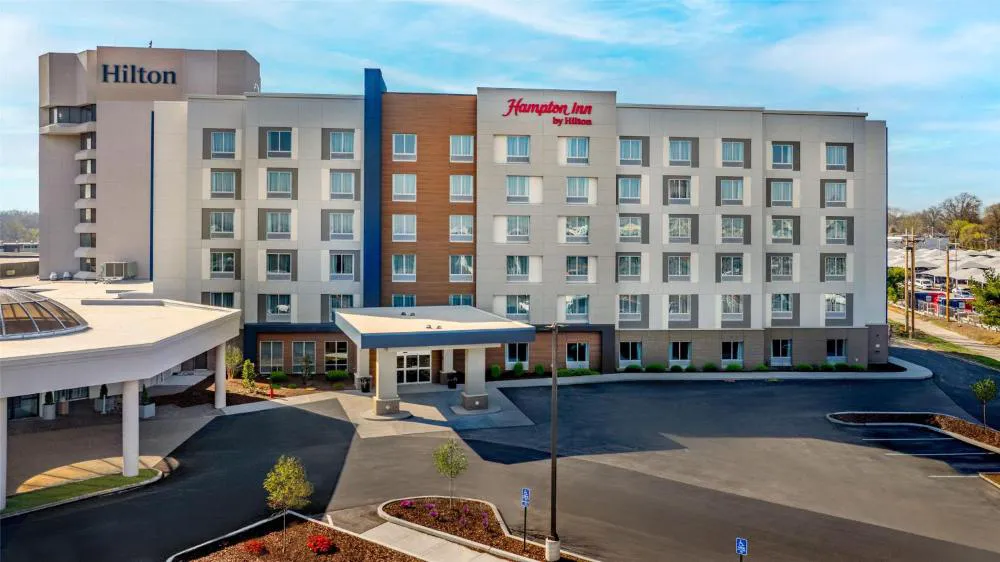 Hampton Inn By Hilton St Louis Airport hotel hero
