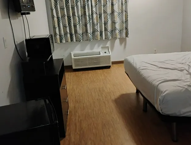 Executive Inn & Suites hotel detail image 4