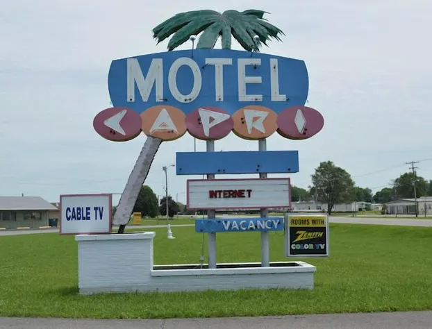 Capri Motel By OYO Elwood, Wathena hotel detail image 1