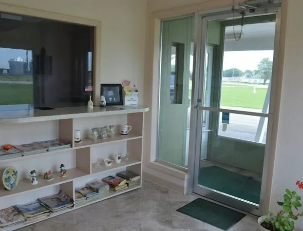 Capri Motel By OYO Elwood, Wathena hotel detail image 2