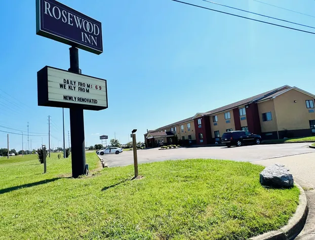 Rosewood Inn By OYO Union City I-69 hotel detail image 3