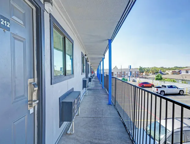 Super 7 Inn By Oyo San Antonio N.W. Medical Center hotel detail image 3