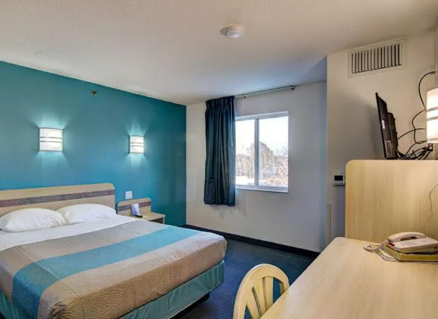 Econo Lodge Menomonie I-94 hotel detail image 2