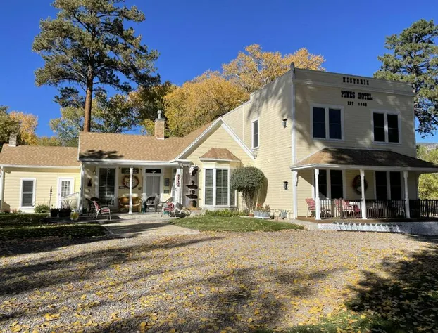 Moore's Old Pine Inn hotel detail image 1