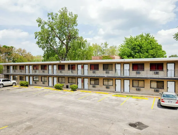 Best Motel By OYO Chicago I-90 hotel detail image 1