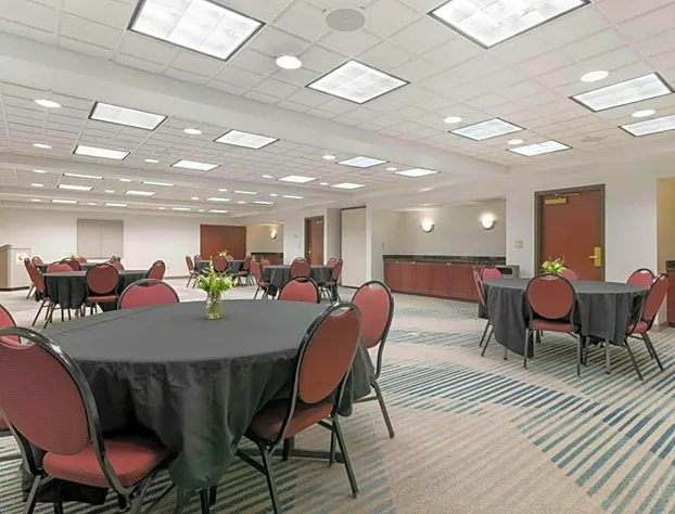 Comfort Inn & Suites Lake George hotel detail image 4