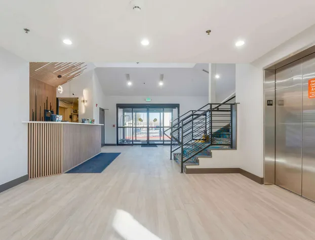 Days Inn by Wyndham Thornton hotel detail image 3