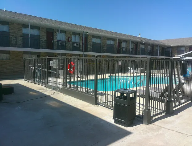 Red Roof Inn Del Rio hotel detail image 1