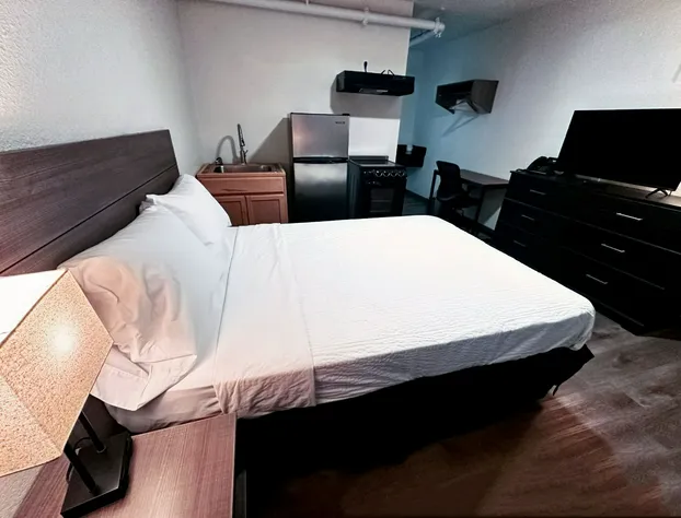 Studio City Suites, A Travelodge By Wyndham hotel detail image 4