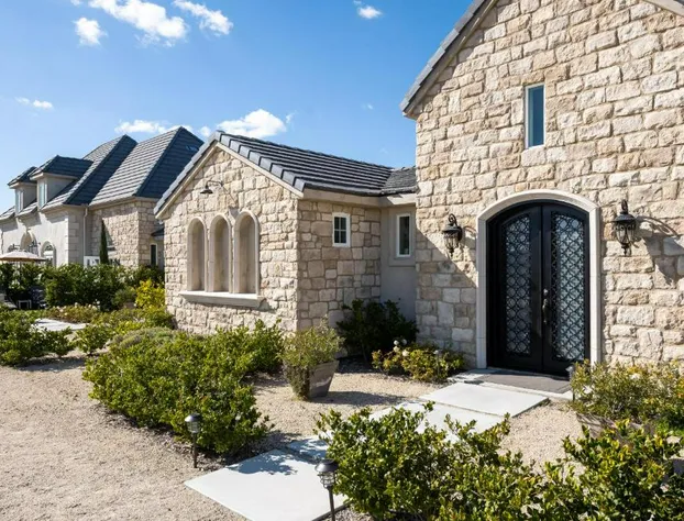 Domaine Chardonnay hotel detail image 4