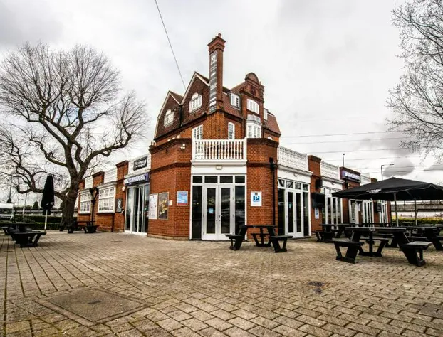 Fox Connaught hotel detail image 1