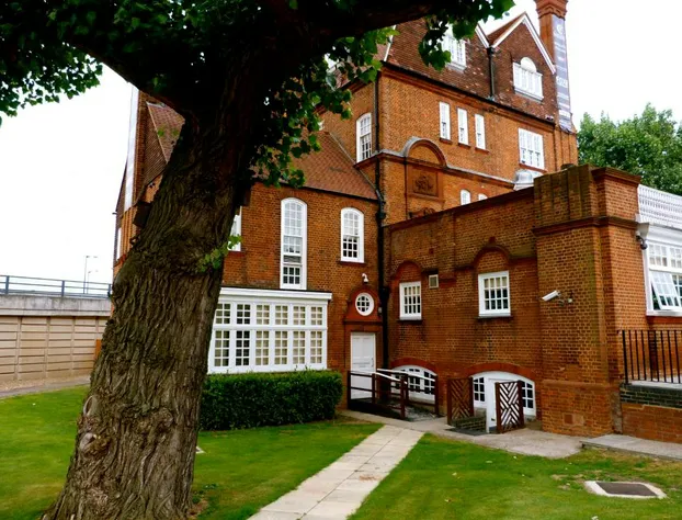 Fox Connaught hotel detail image 2