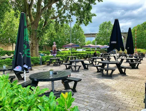 Fox Connaught hotel detail image 4