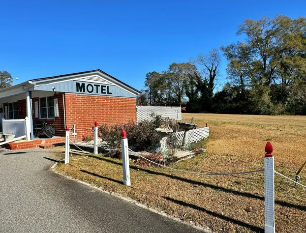 Chesterfield Hotel by OYO Hwy 9 hotel detail image 4
