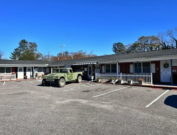 Chesterfield Hotel by OYO Hwy 9 hotel detail image 1