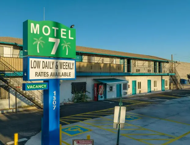 Motel 7 By Oyo Near Phoenix Airport hotel detail image 1
