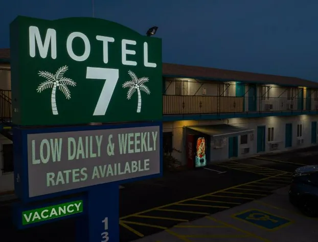 Motel 7 By Oyo Near Phoenix Airport hotel detail image 2