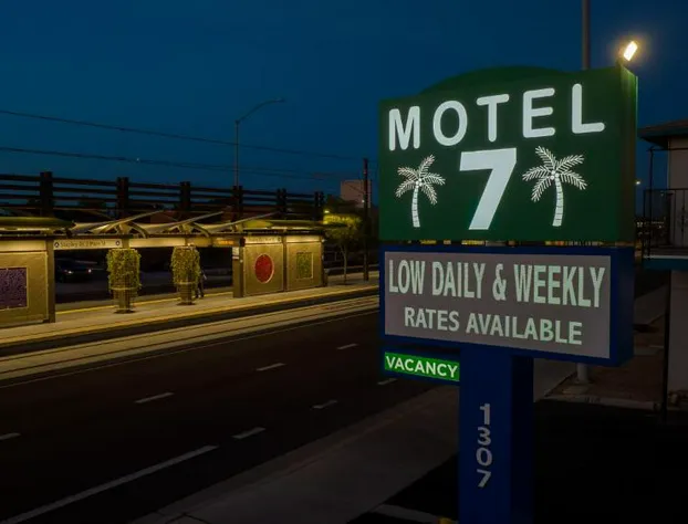 Motel 7 By Oyo Near Phoenix Airport hotel detail image 3
