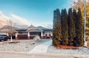 Relaxing 3 bedroom suite near Silver Star Resort hotel detail image 1