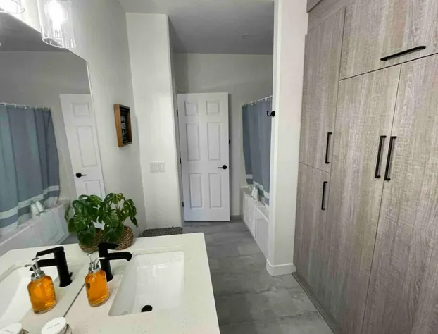 Relaxing 3 bedroom suite near Silver Star Resort hotel detail image 3