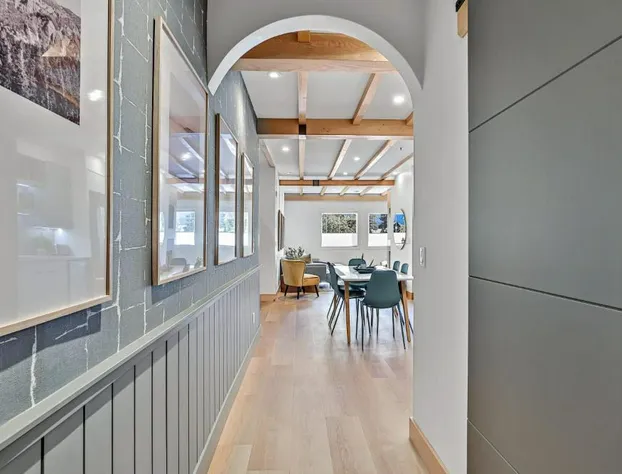 Ravens Crest Lodge - Stunning Views Perfectly Located on Main Street hotel detail image 4