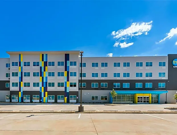 Tru By Hilton Pensacola I-10 North Davis Highway hotel detail image 3