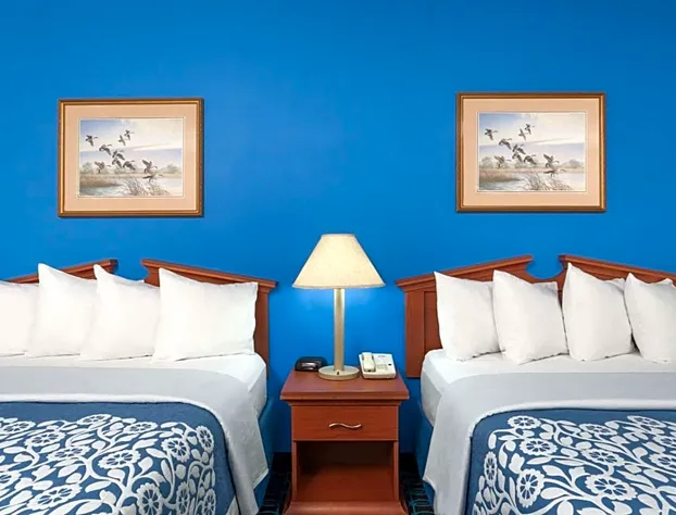 Days Inn & Suites by Wyndham Cambridge hotel detail image 1