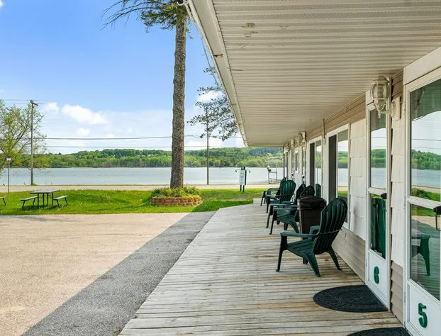 South Arm Retreats Motel Double Room 6 hotel detail image 1