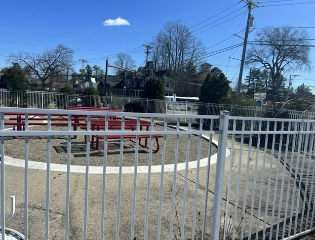 27 Lincoln hotel detail image 2