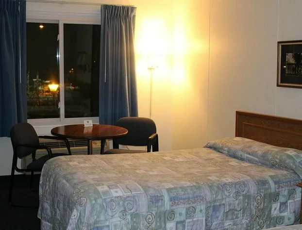 27 Lincoln hotel detail image 4