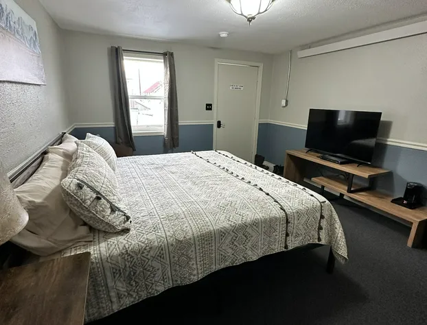 441 LaFever St hotel detail image 4