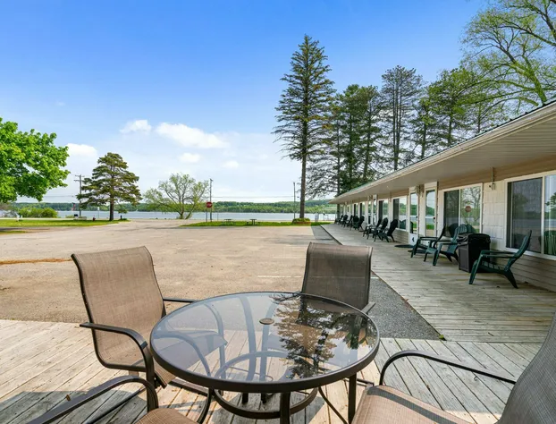 South Arm Retreats Standard Room 5 hotel detail image 1