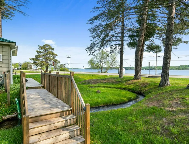 South Arm Retreats Standard Room 1 hotel detail image 1