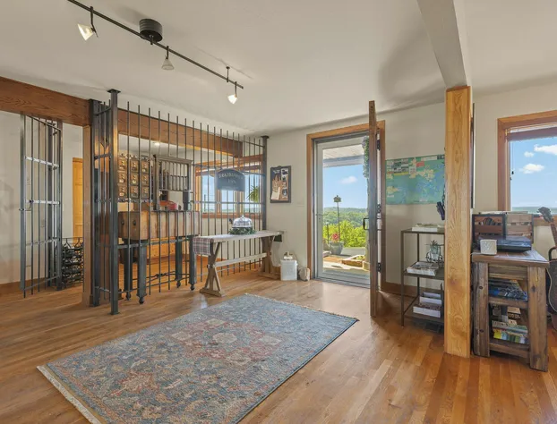 Roadrunner Inn and Log Cabins hotel detail image 3