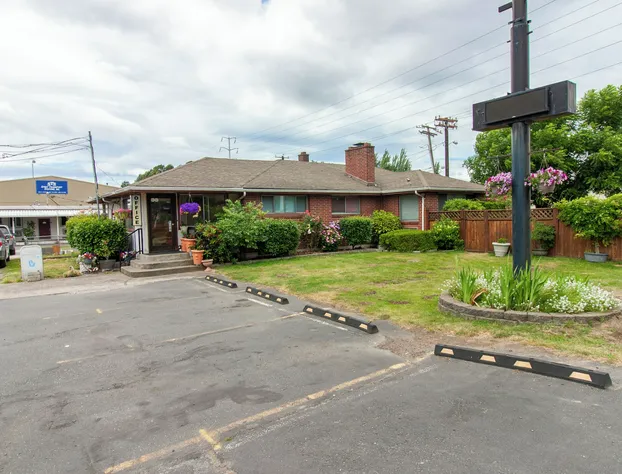 Golden Kent Motel hotel detail image 2