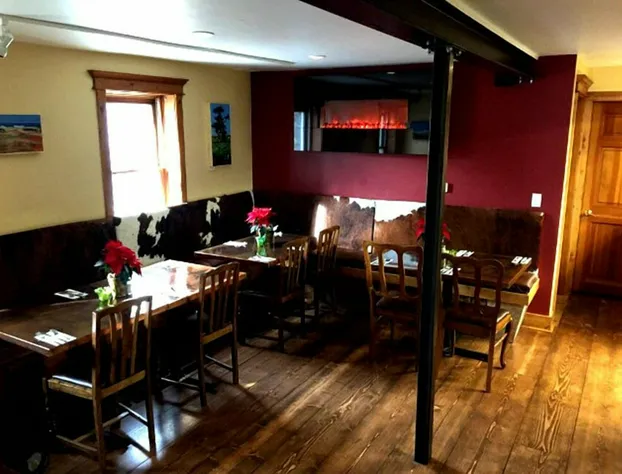 1882 Bar and Grill at River Street Inn hotel detail image 4