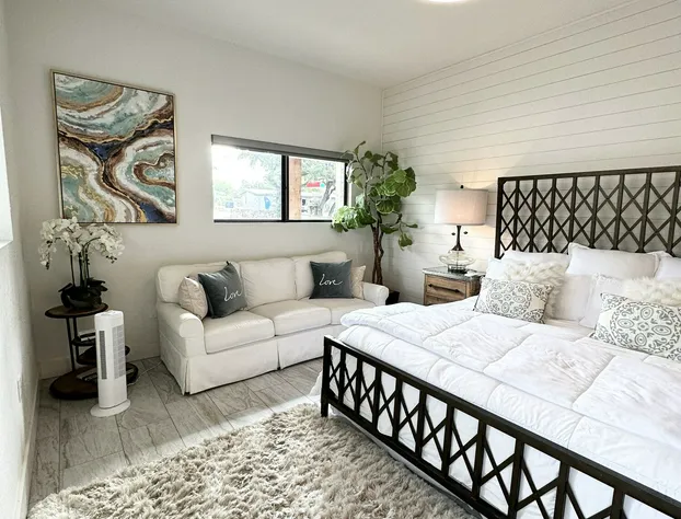 Eagles Landing Lodge Private Suites and Group Lodging hotel detail image 4