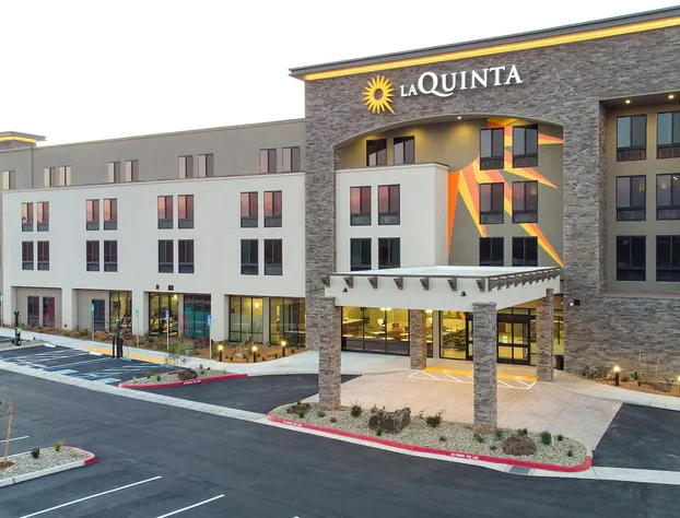 La Quinta Inn And Suites By Wyndham Lincoln hotel detail image 3