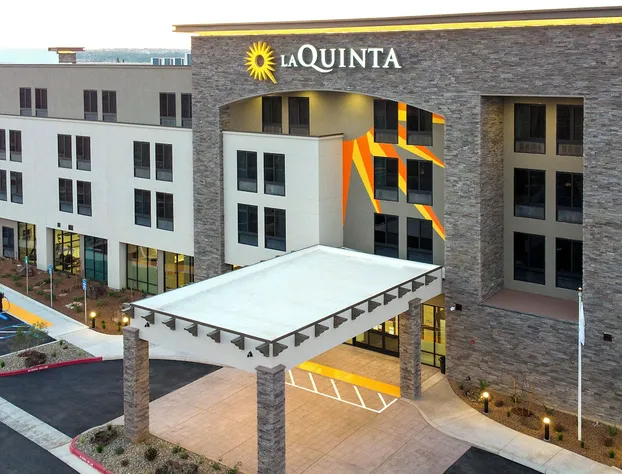 La Quinta Inn And Suites By Wyndham Lincoln hotel detail image 2