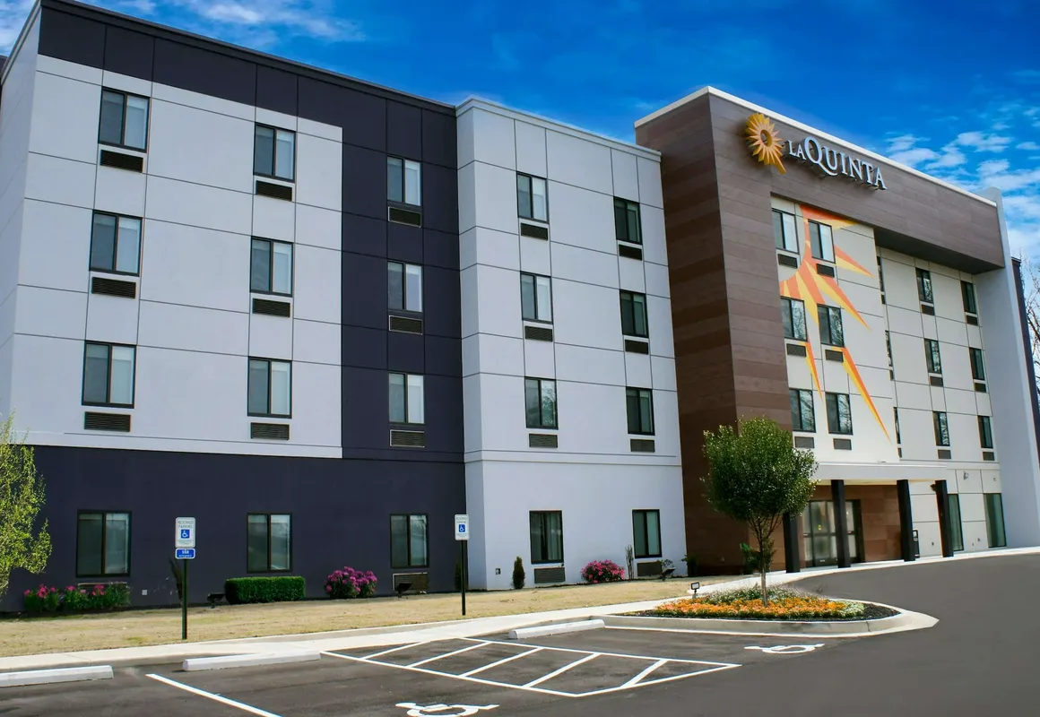 La Quinta Inn & Suites by Wyndham Memphis East hotel hero