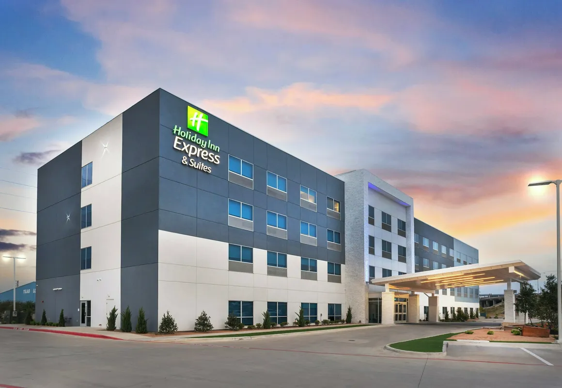 Holiday Inn Express & Suites Waco Downtown by IHG hotel hero