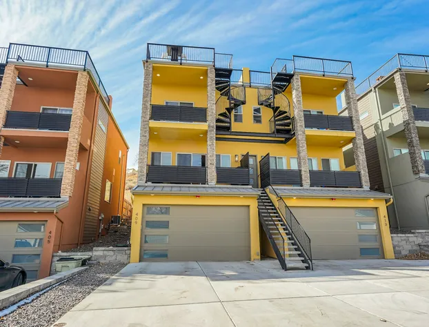 Chipmunk Father Dave hotel detail image 1