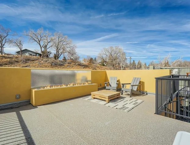 Chipmunk Father Dave hotel detail image 3