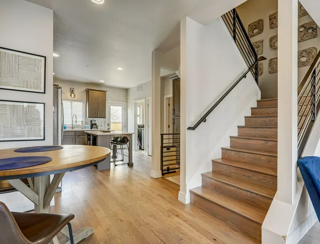 Chipmunk Father Dave hotel detail image 4