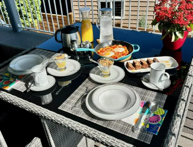 Lake and the City Bed and Breakfast hotel detail image 3