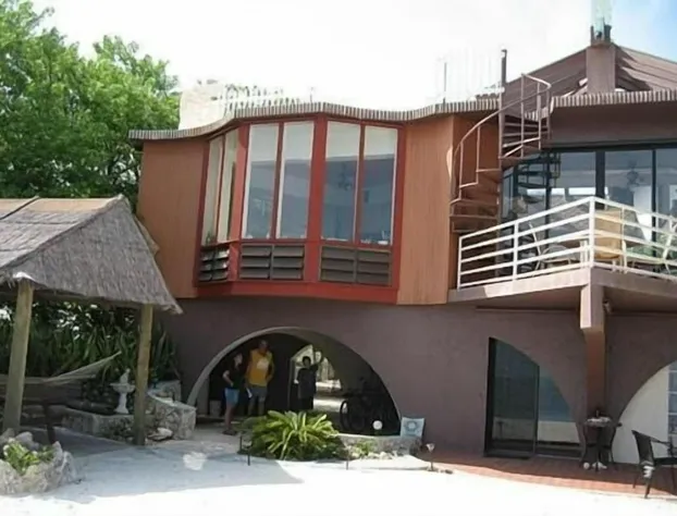 Barnacle Resort hotel detail image 2