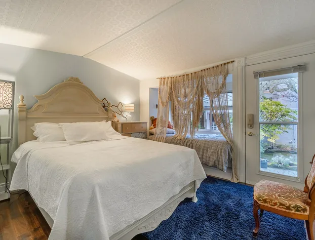 The Cottage and Castle hotel detail image 3