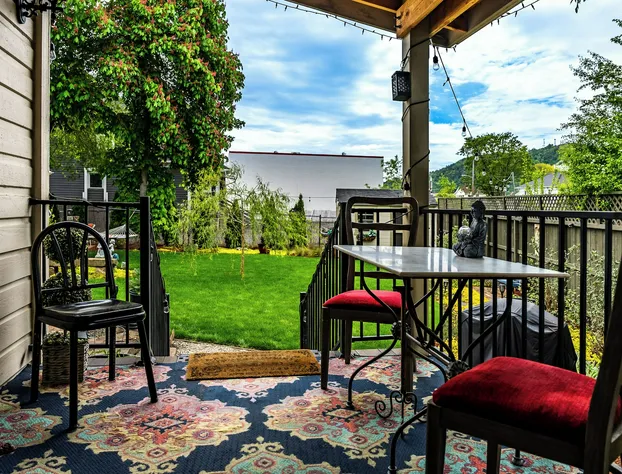 Historical John Rast House hotel detail image 4