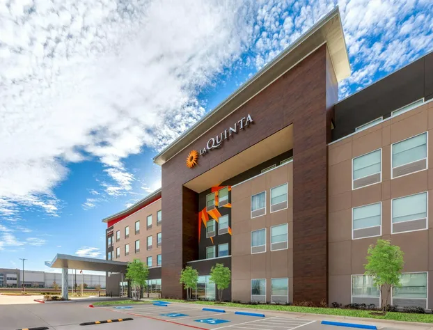 La Quinta Inn & Suites by Wyndham DeSoto hotel detail image 1