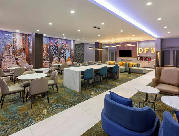 La Quinta Inn & Suites by Wyndham DeSoto hotel detail image 4